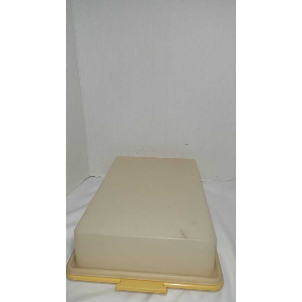Vintage Tupperware Rectangular Sheet Cake Carrier Keeper Harvest Gold